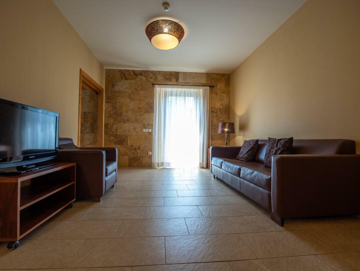 Apartament L'Arcada De Fares Sant Ferriol Zewnętrze zdjęcie